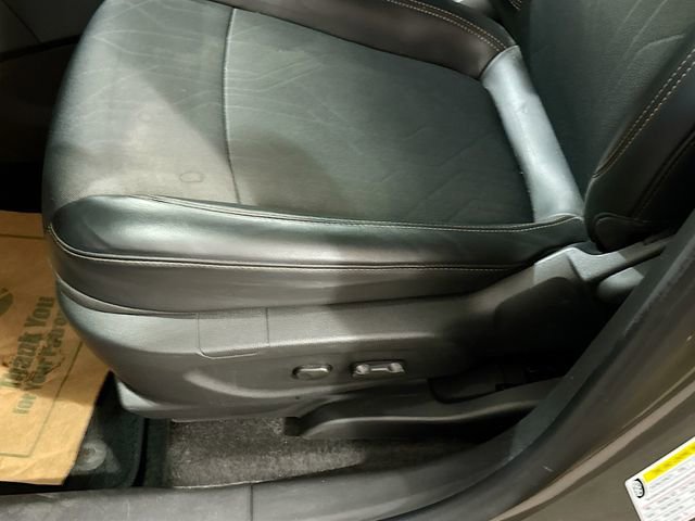 Used 2022 Chevrolet Trax LT w/ LT Convenience Package image 19