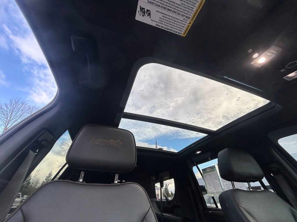 Used 2023 Chevrolet Suburban High Country image 27