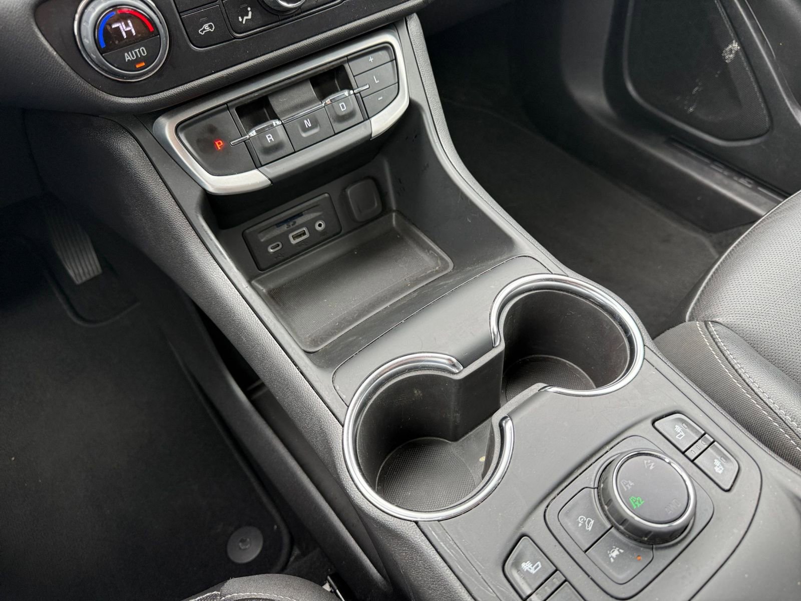 Used 2024 GMC Terrain SLT image 42