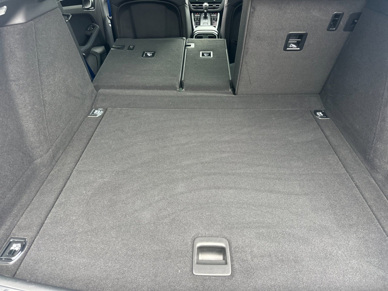 Certified 2023 Porsche Macan Turbo image 15