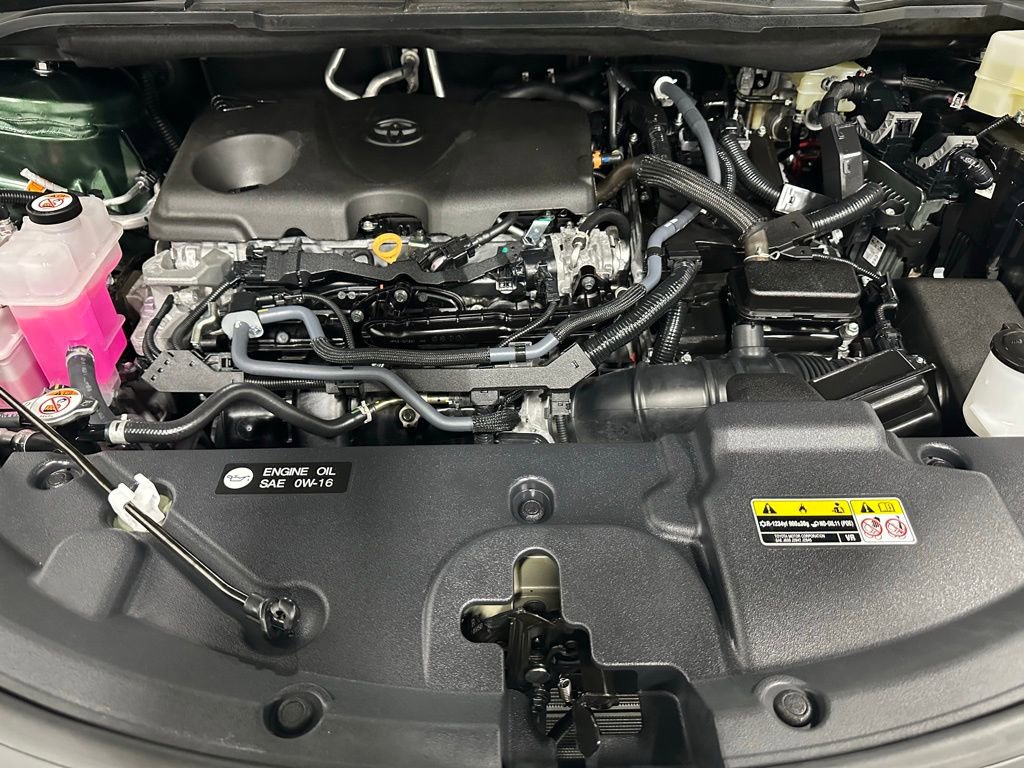 Used 2025 Toyota Sienna LE image 71