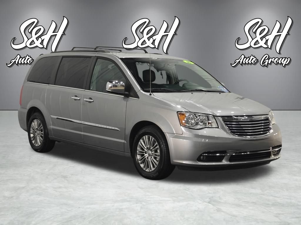 Used 2016 Chrysler Town & Country Touring-L FWD image 2