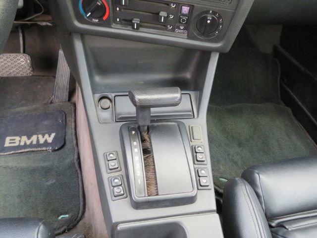 Used 1988 BMW 325i Convertible image 25