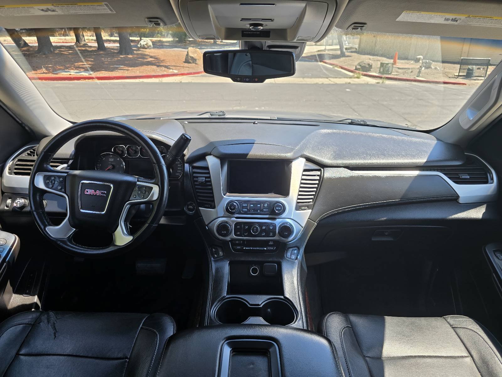 Used 2015 GMC Yukon SLT AWD/4WD image 25