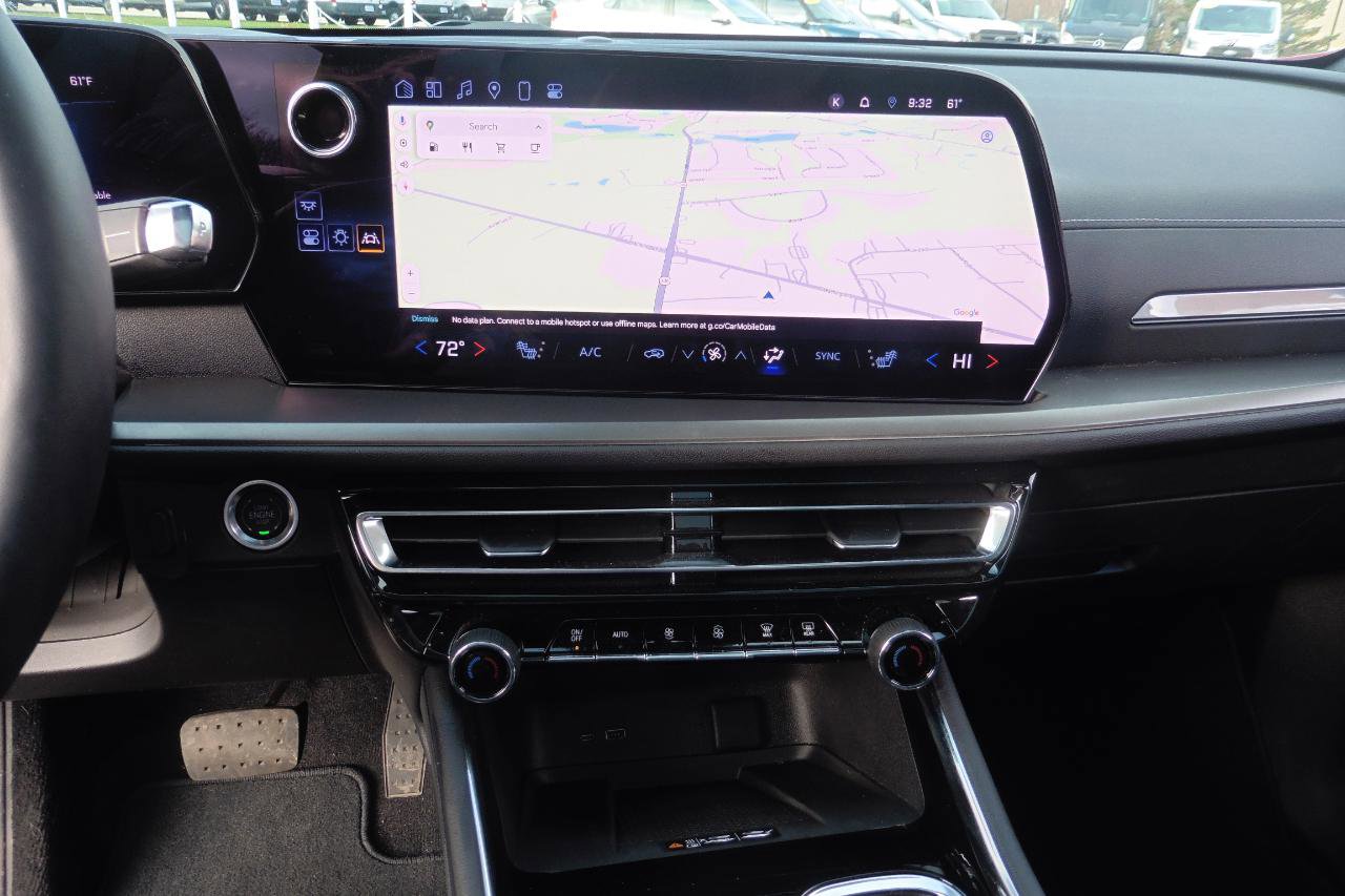 Used 2025 Chevrolet Traverse LT w/ Sun and Wheel Package image 19