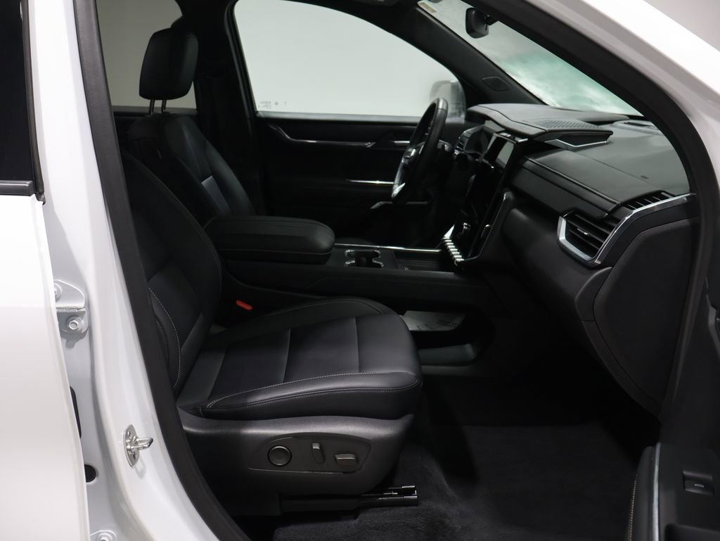 Used 2024 GMC Acadia Elevation image 26