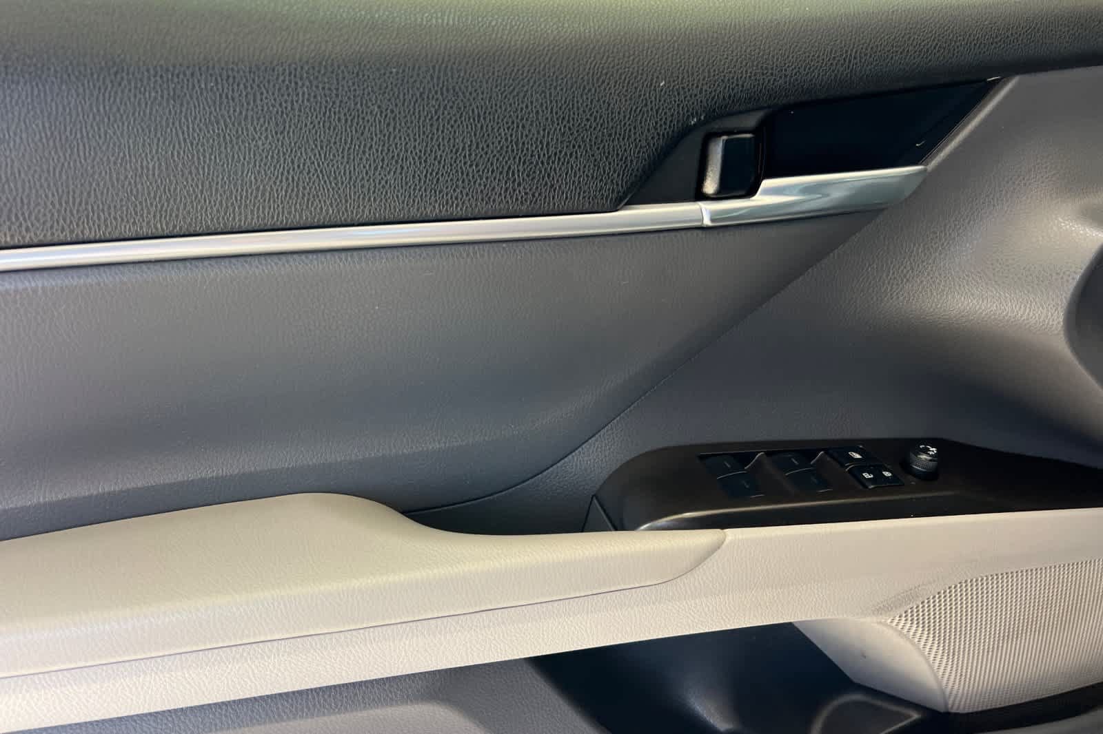 Used 2022 Toyota Camry LE FWD image 12