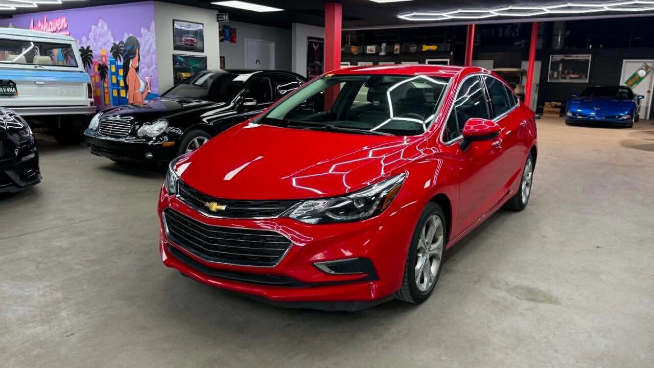 Used 2017 Chevrolet Cruze Premier FWD image 1