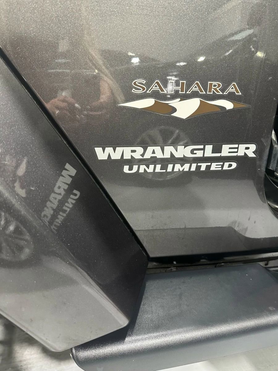 Used 2017 Jeep Wrangler Unlimited Sahara w/ Connectivity Group image 19