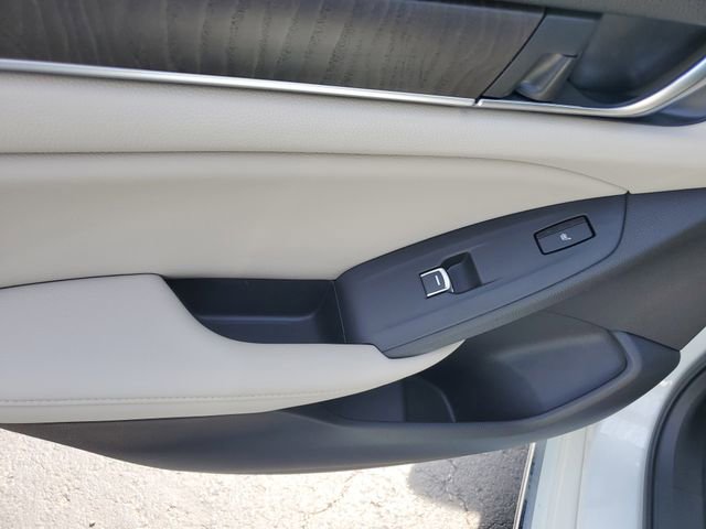 Used 2018 Honda Accord Touring image 16