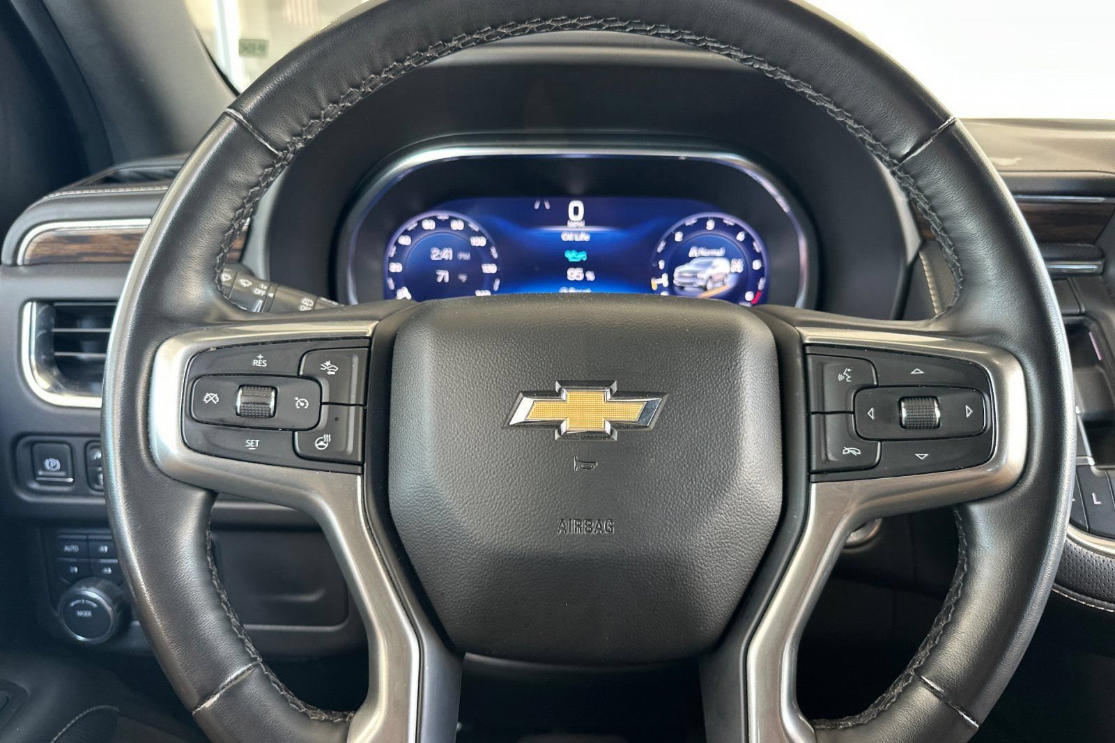 Used 2023 Chevrolet Suburban Premier AWD/4WD image 24