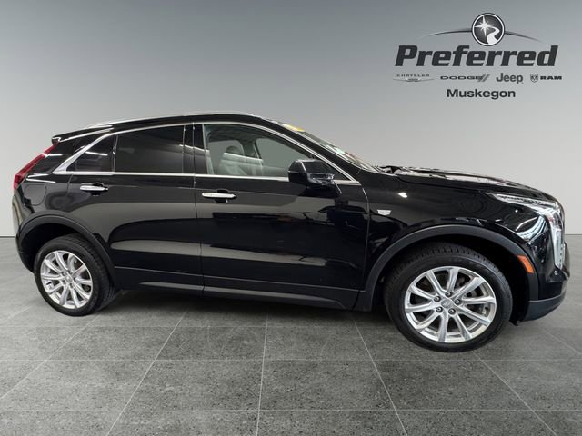 Used 2021 Cadillac XT4 Luxury w/ Cold Weather Package image 8