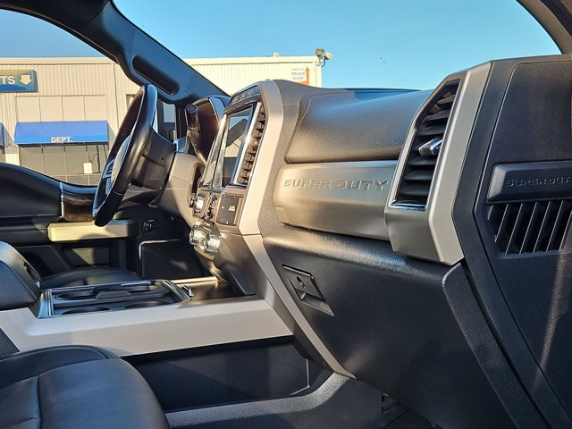 Used 2022 Ford F250 Lariat w/ Lariat Ultimate Package AWD/4WD image 16