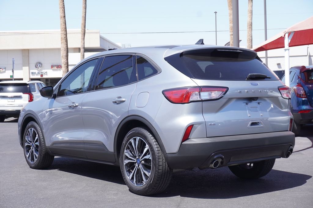 Used 2021 Ford Escape SE w/ SE Sport Appearance Package FWD image 3