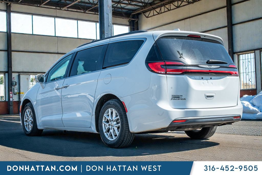 Used 2022 Chrysler Pacifica Touring-L image 32