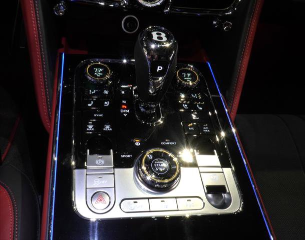 Used 2023 Bentley Flying Spur V8 image 19