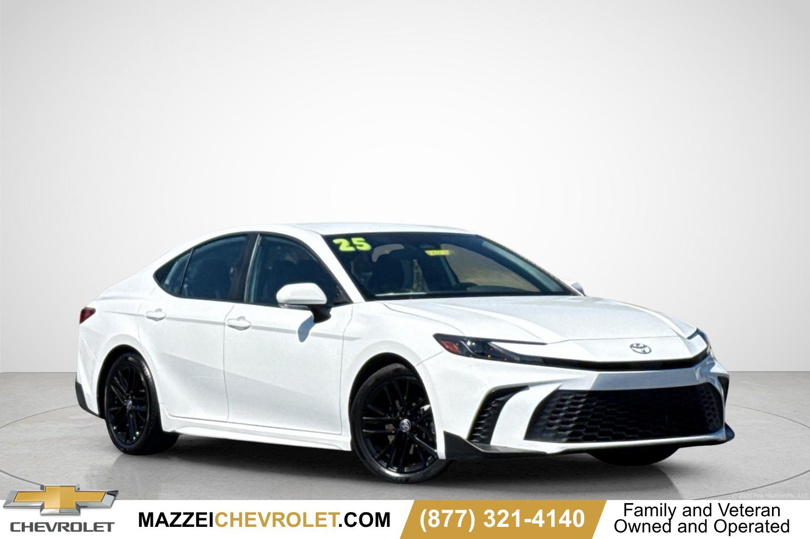Used 2025 Toyota Camry SE FWD image 1