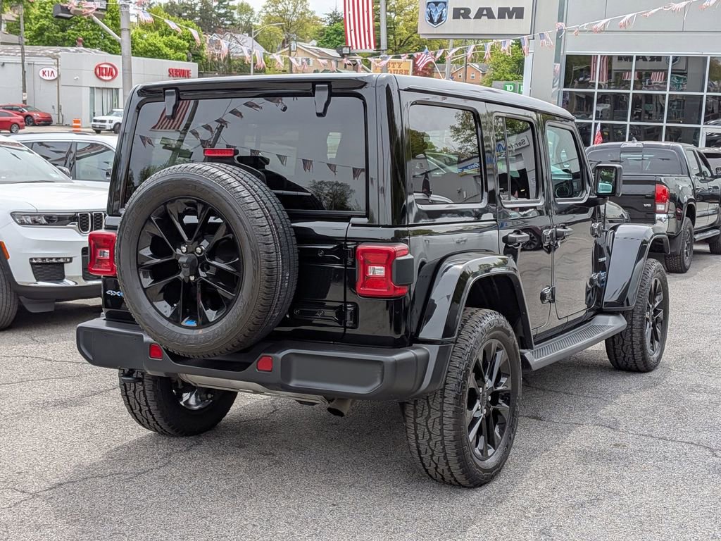 Used 2023 Jeep Wrangler Unlimited Sahara w/ Cold Weather Group AWD/4WD image 6