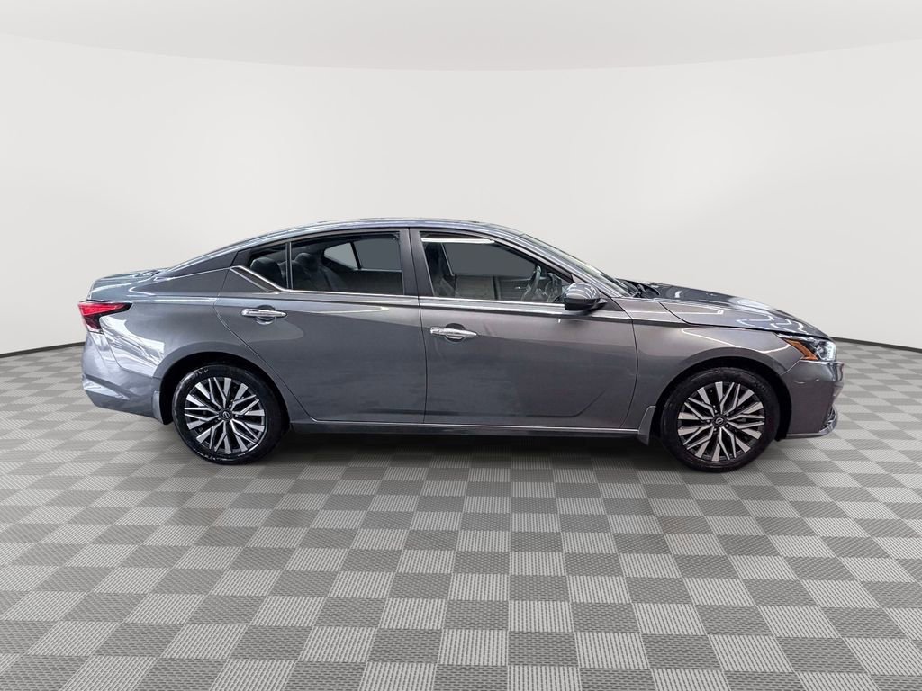 Used 2025 Nissan Altima 2.5 SV w/ SV Premium Package FWD image 2