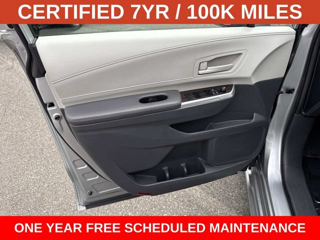 Used 2023 Toyota Sienna LE w/ LE Plus Package FWD image 13