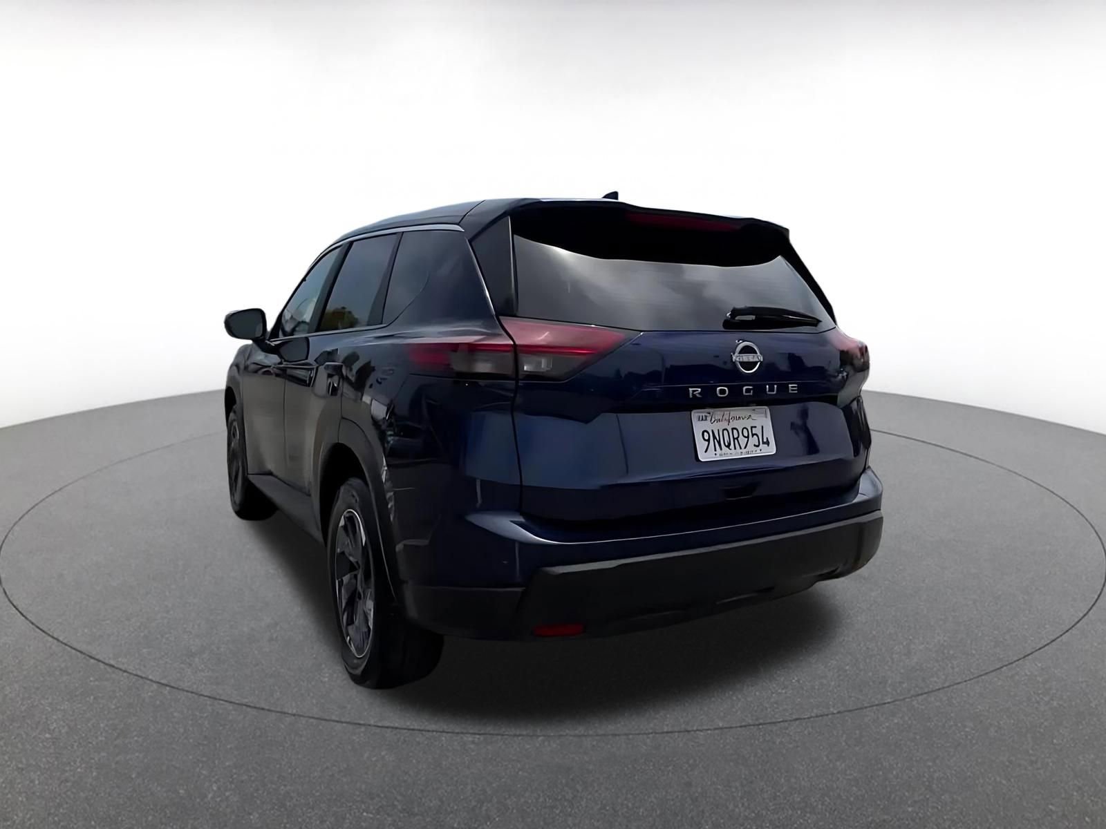 Used 2025 Nissan Rogue SV FWD image 11