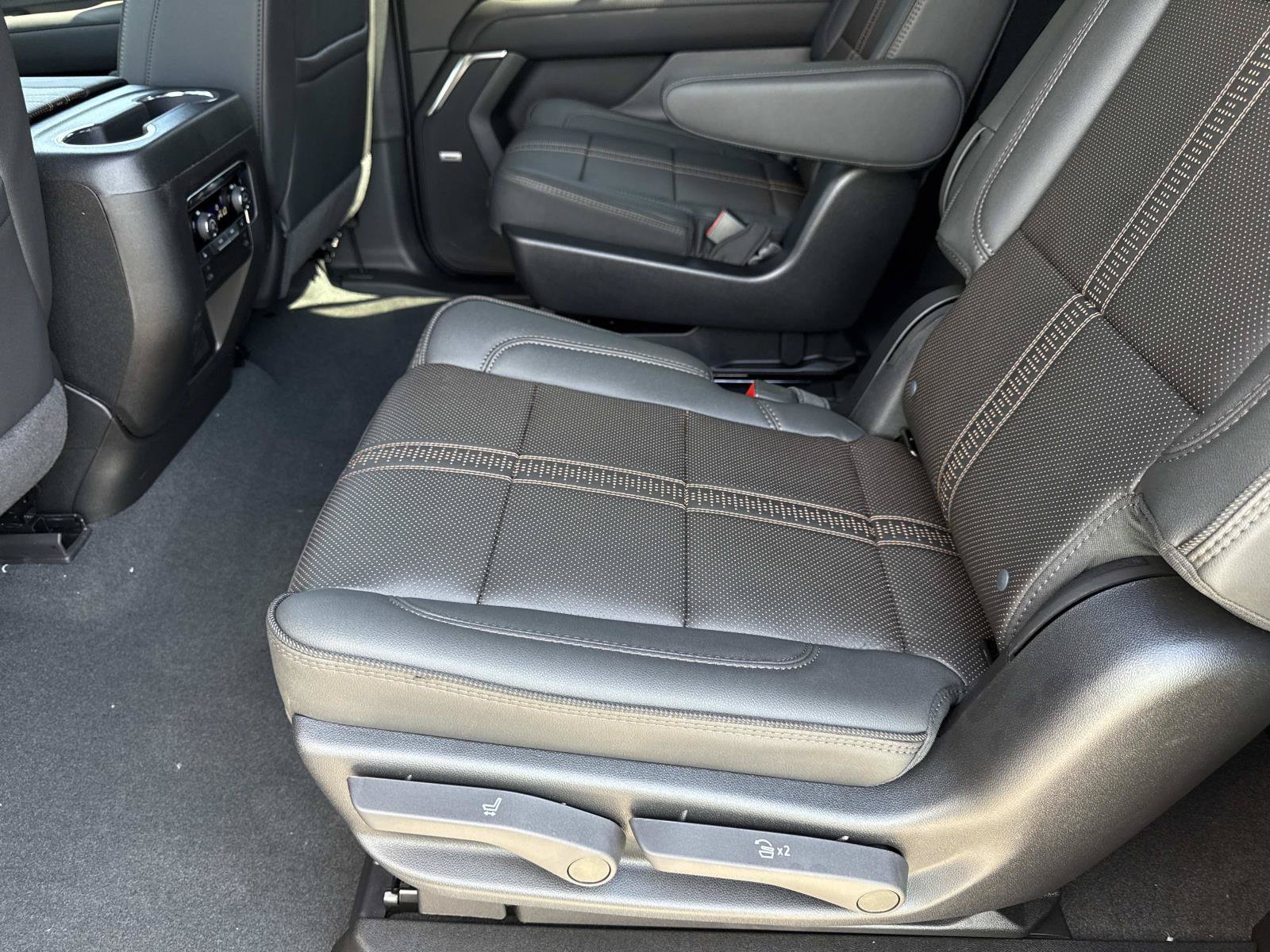 New 2026 Chevrolet Suburban High Country AWD/4WD image 10