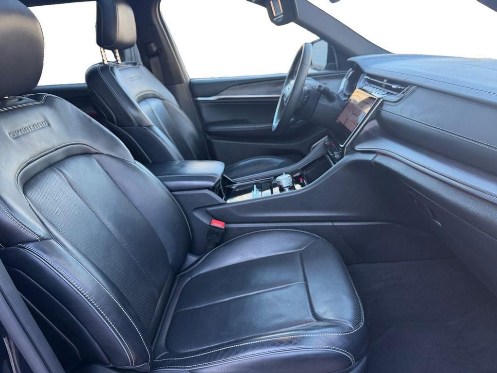 Used 2023 Jeep Grand Cherokee L Overland image 15