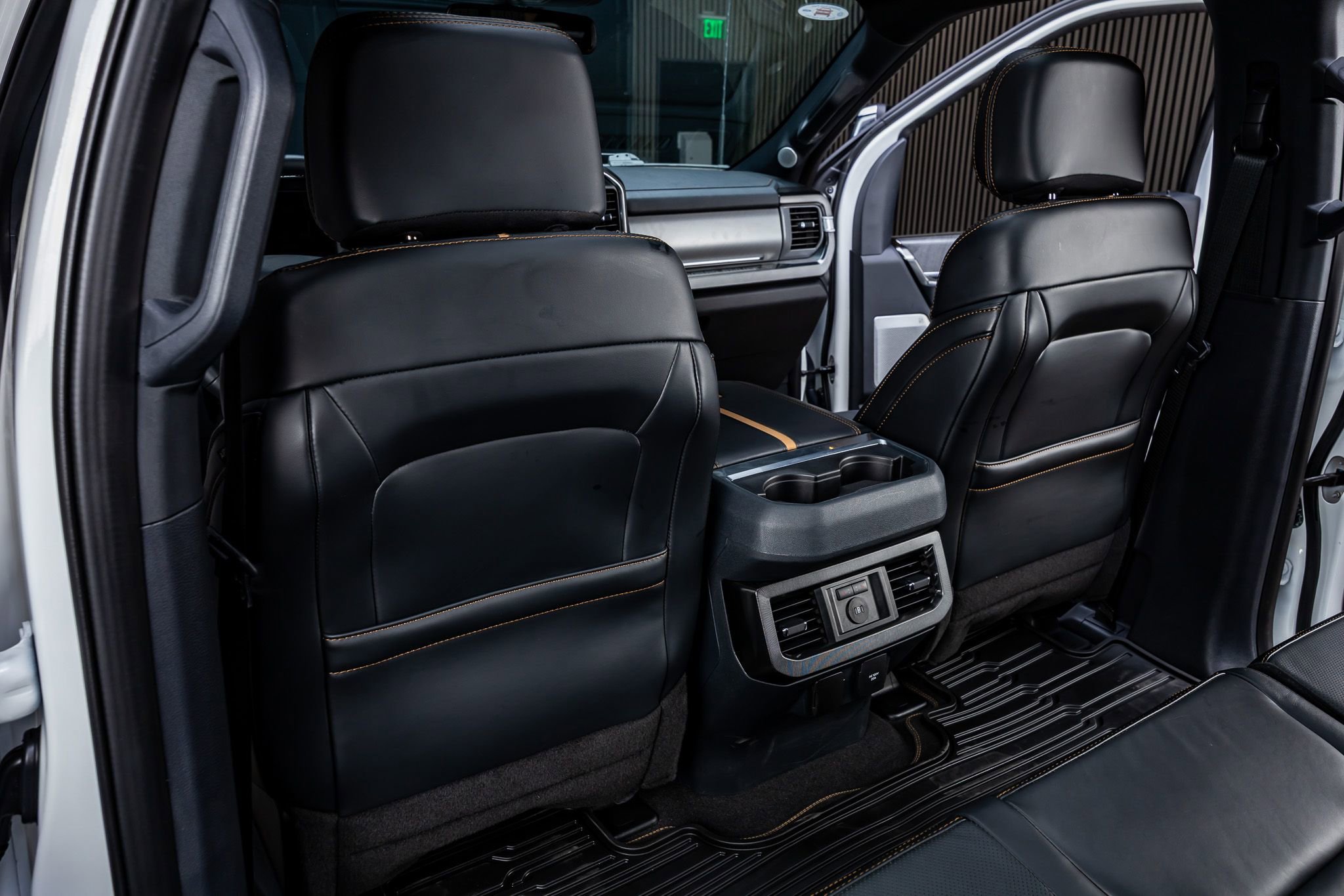 Used 2024 Ford F350 Platinum image 32