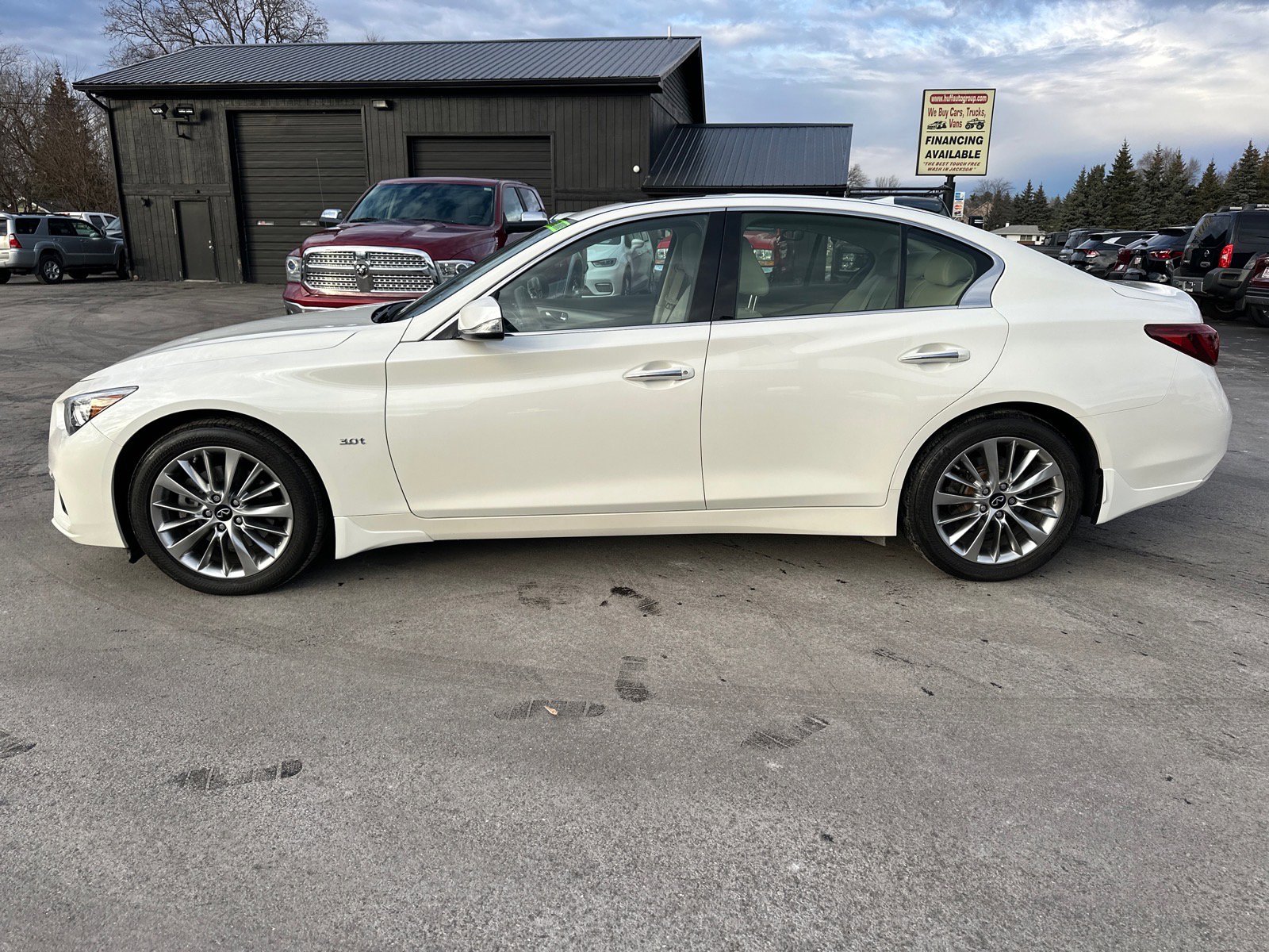 Used 2019 INFINITI Q50 Luxe w/ Essential Package (3.0T Luxe) image 6