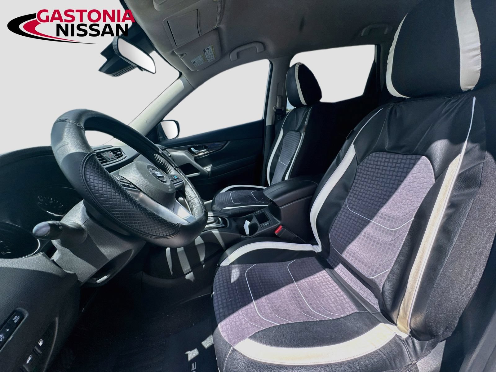 Used 2019 Nissan Rogue SV w/ Premium Package FWD image 29