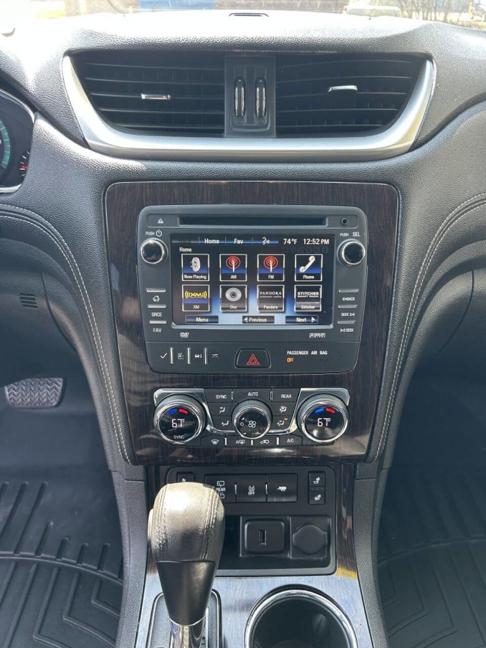 Used 2017 Chevrolet Traverse LT w/ Traveler's Package image 16