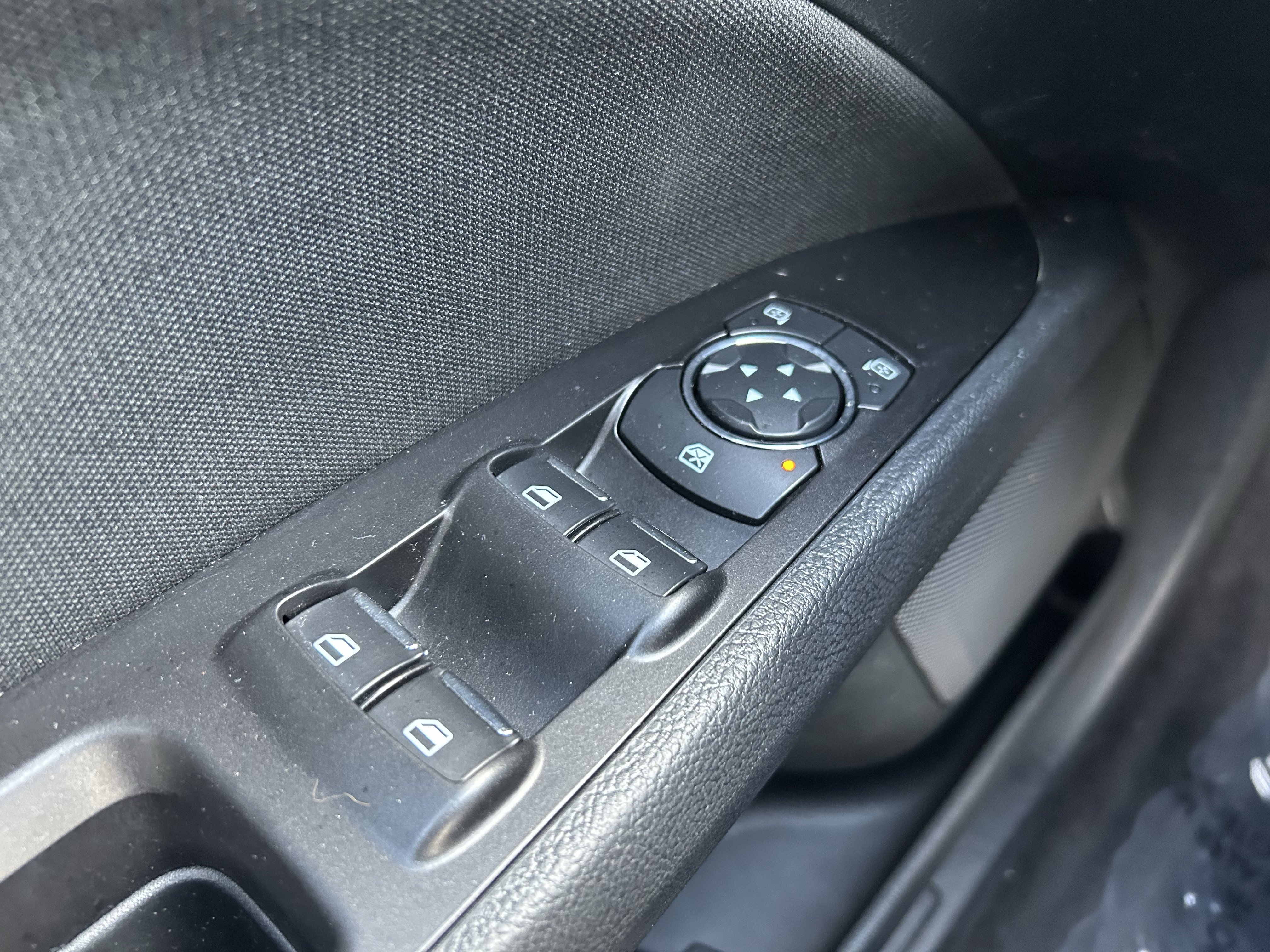 Used 2017 Ford Fusion SE w/ Fusion SE Technology Package image 20