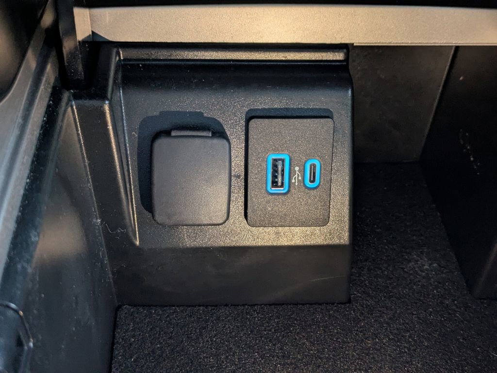 Used 2022 Ford Explorer Limited w/ Limited Technology Package image 25