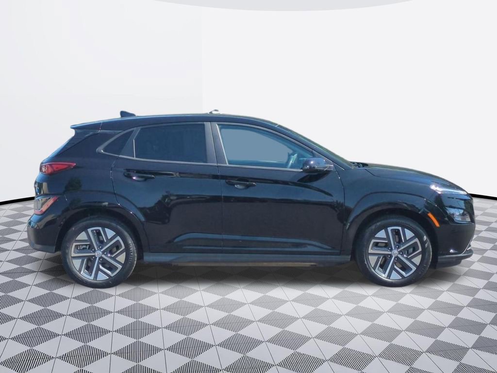 Certified 2023 Hyundai Kona SE w/ Cargo Package FWD image 7