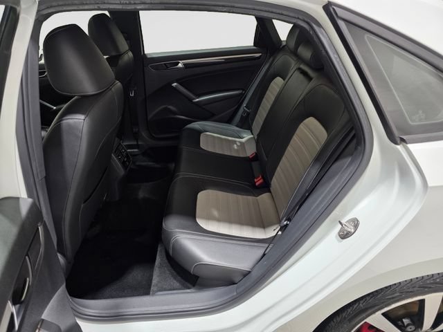 Used 2018 Volkswagen Passat 3.6 FWD image 28