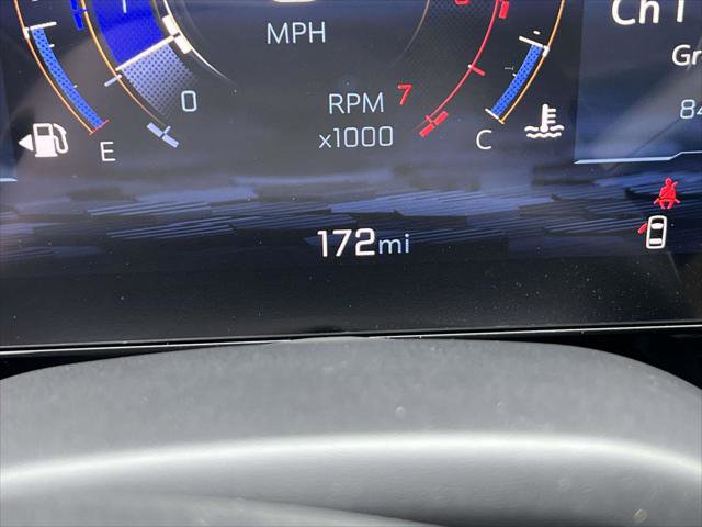 Used 2025 Chevrolet Suburban Premier image 30