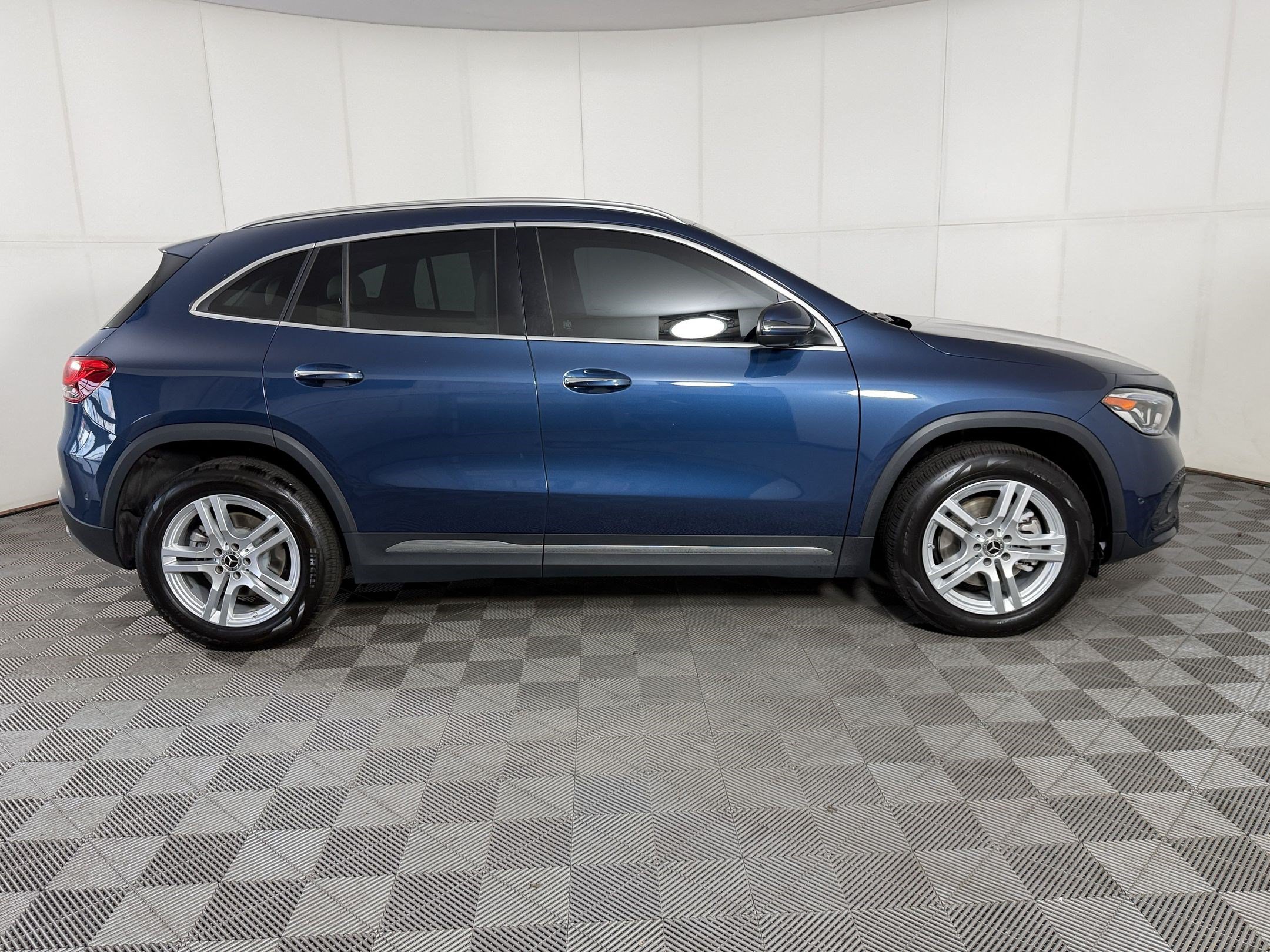 Used 2023 Mercedes-Benz GLA 250 4MATIC image 8