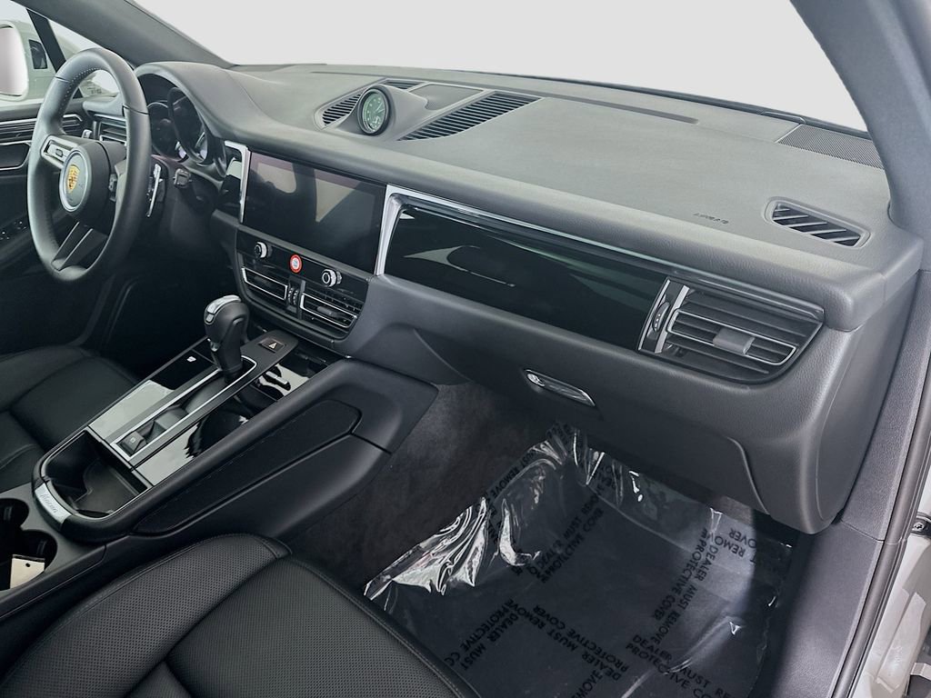 Certified 2026 Porsche Macan image 31
