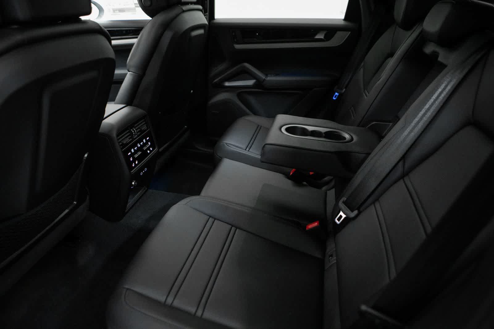 New 2026 Porsche Cayenne Coupe AWD/4WD image 36