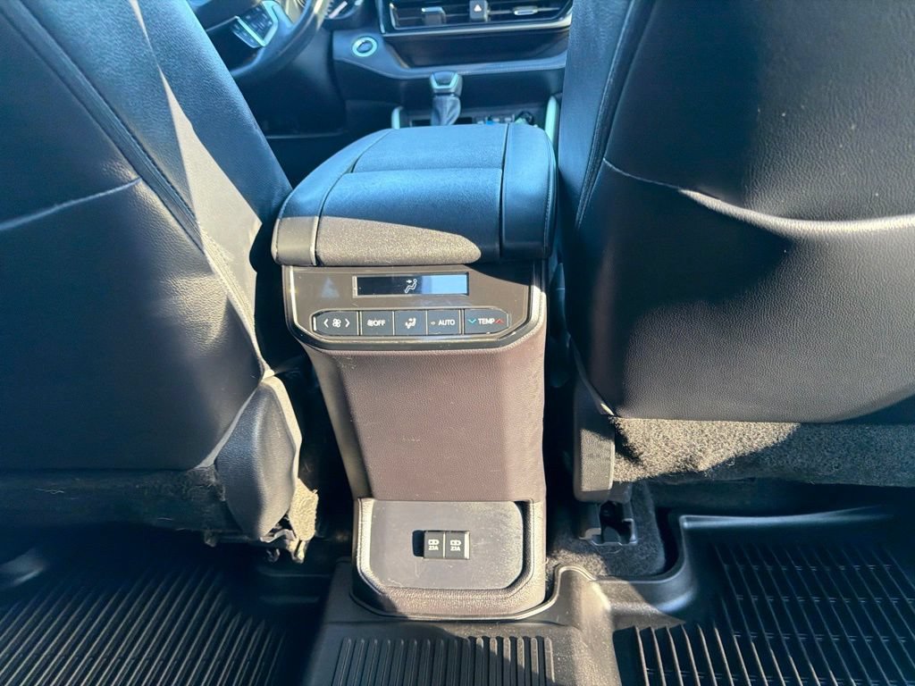 Used 2021 Toyota Highlander XLE AWD/4WD image 15