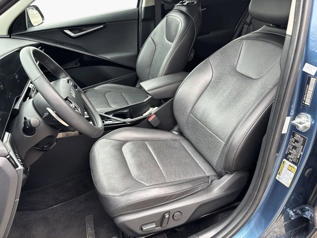 Used 2023 Kia Niro SX Touring image 22
