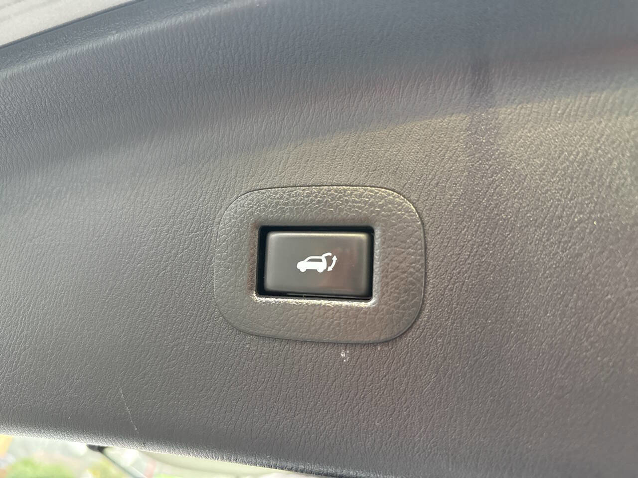 Used 2011 INFINITI QX56 4WD w/ Deluxe Touring Pkg image 8