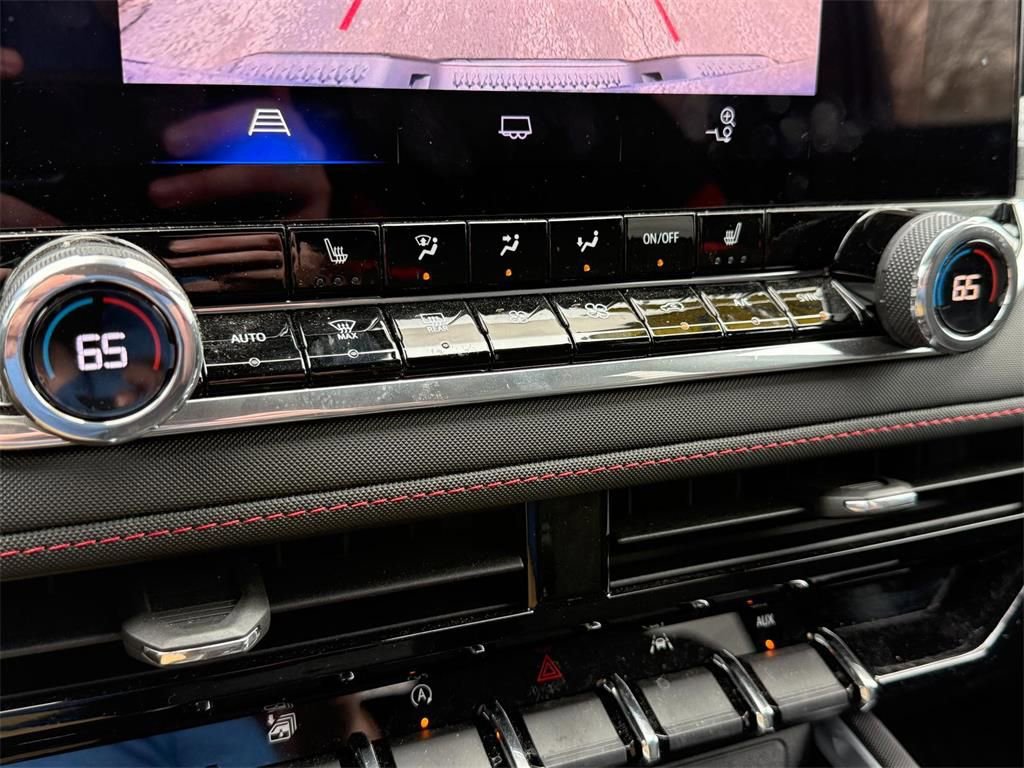 Used 2024 Chevrolet Colorado Z71 w/ Z71 Convenience Package 2 image 56