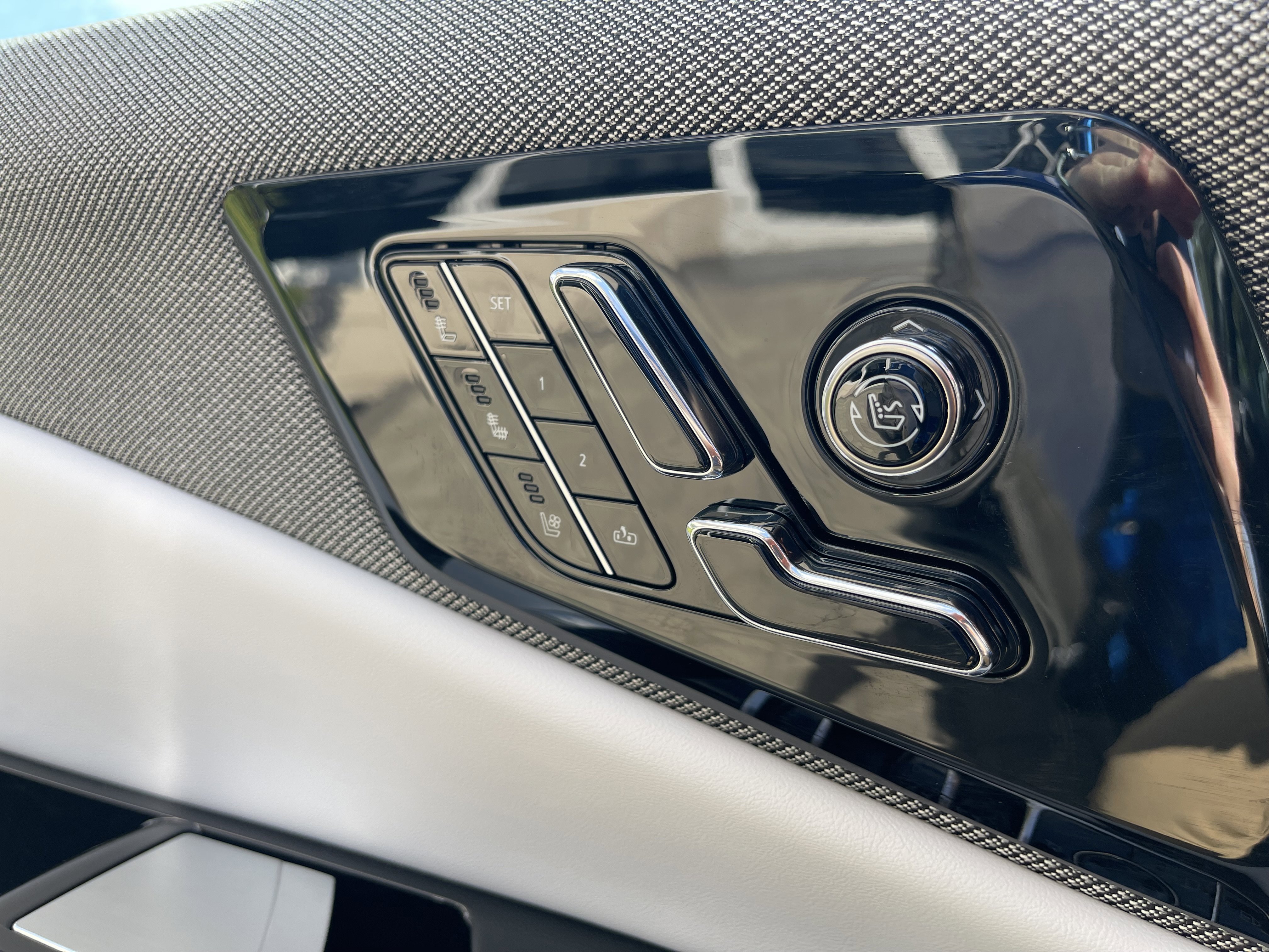 Used 2025 Cadillac Optiq Luxury 2 w/ LPO, Floor Liner Package image 11