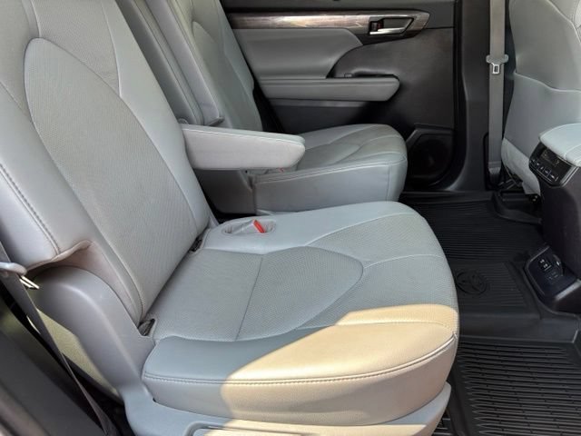 Used 2021 Toyota Highlander Limited AWD/4WD image 19