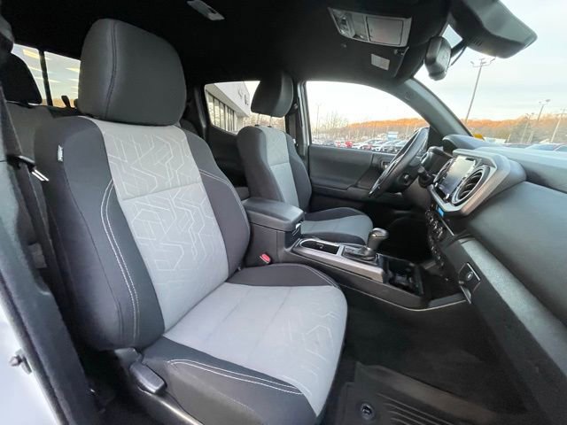 Used 2022 Toyota Tacoma TRD Sport w/ Technology Package image 25