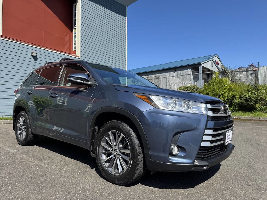 Used 2017 Toyota Highlander XLE image 10