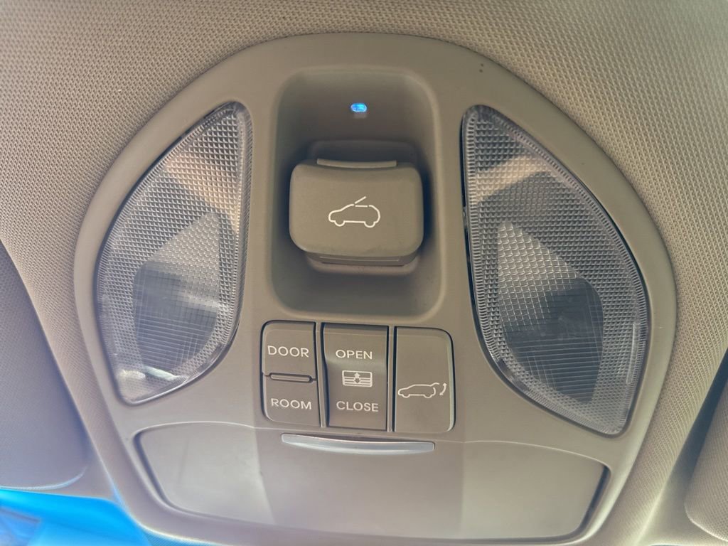 Used 2013 Hyundai Santa Fe Limited w/ Technology Pkg FWD image 28