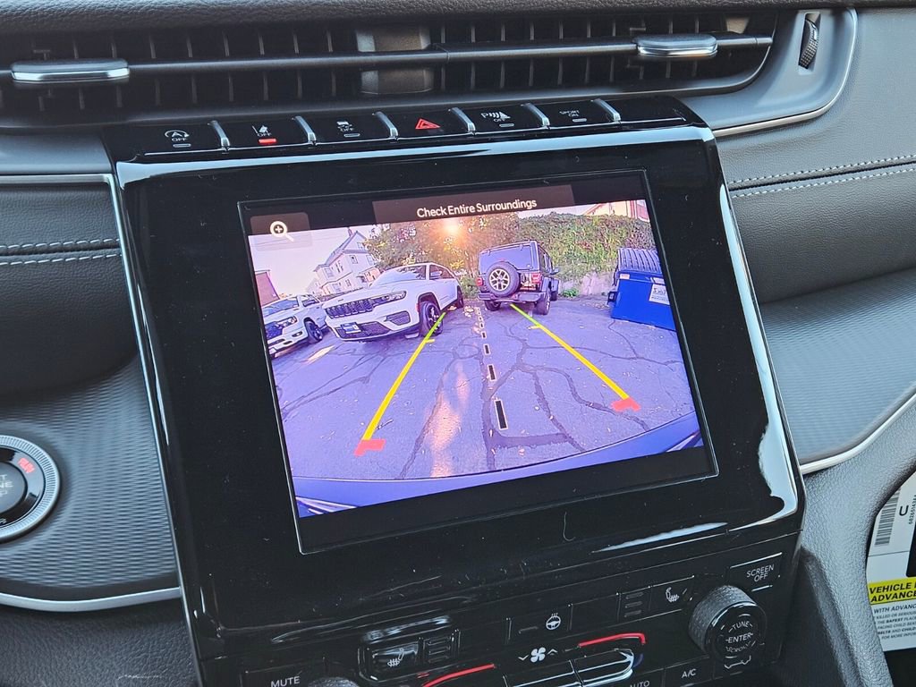 New 2025 Jeep Grand Cherokee Altitude image 21