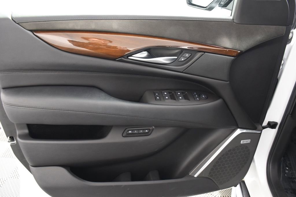 Used 2017 Cadillac Escalade Luxury image 14